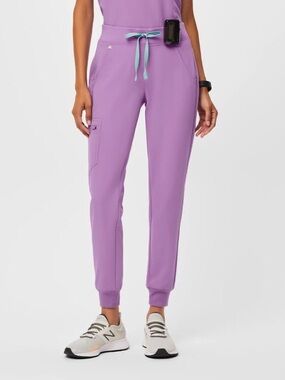 NWOT! FIGS Women's High Waisted Zamora Jogger Scrub Pants Lilac Purple Sz Medium